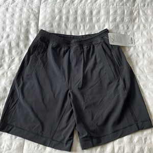 Lululemon men’s Pace Breaker H20 shorts. Size Medium.
